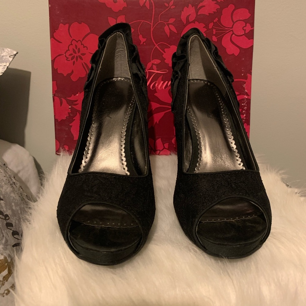 Black Lace Heels